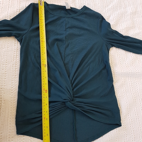 All In Motion Knotted Front Athletic Top sz M - Picture 6 of 6